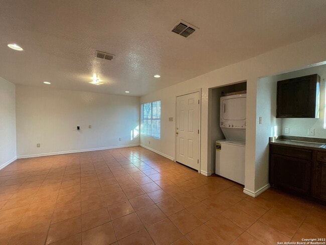 Building Photo - 1721 Quintana Rd