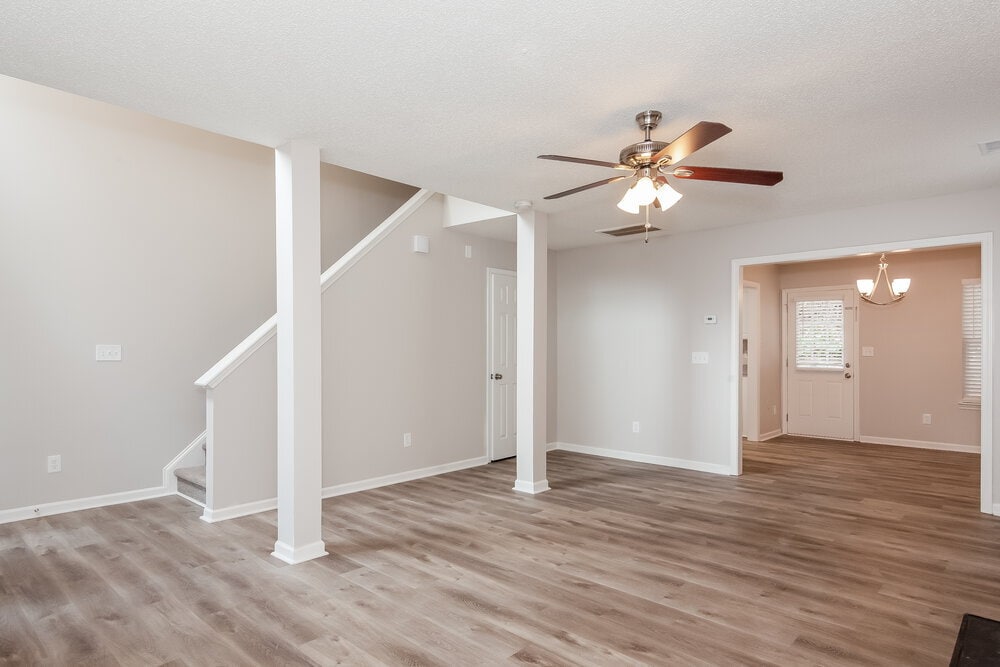 Building Photo - 905 Grassy Patch Ln