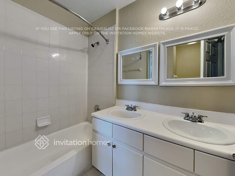 Building Photo - 5254 NW 117th Ave