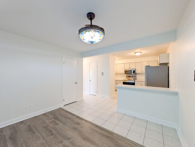 Building Photo - Completely renovated 2 bedroom condo for rent 2 parking spots