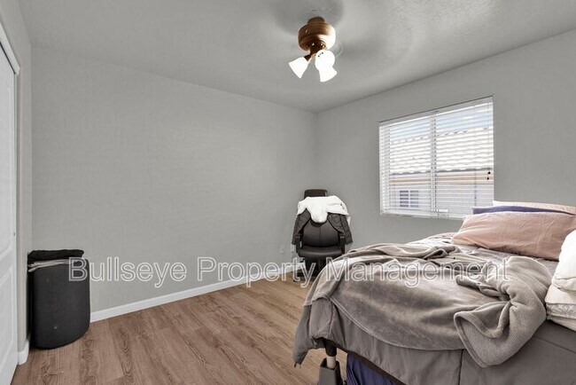 Building Photo - 809 S Lagoon Dr