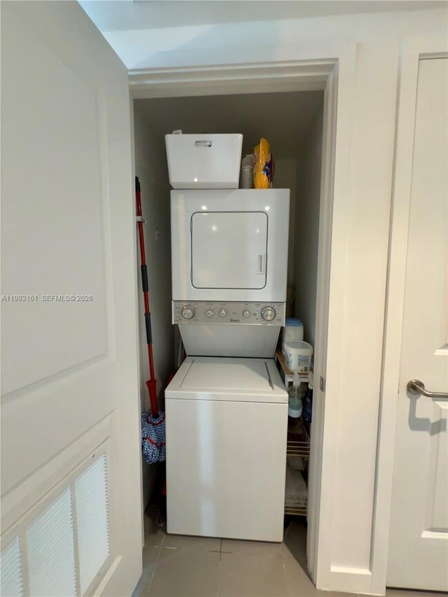 Building Photo - 1600 NE 1st Ave