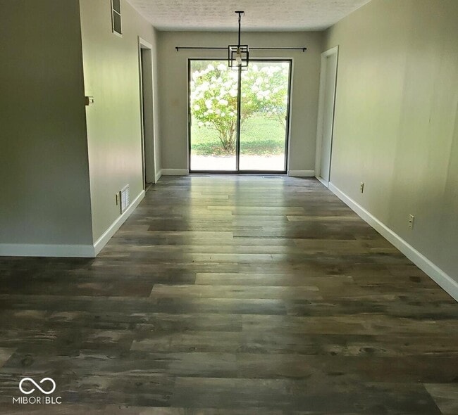 Building Photo - 372 Redbud Pl