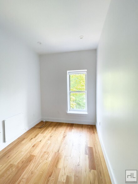 Building Photo - CROWN HEIGHTS / Amazing Sunlit 3-Bed 2-Bath