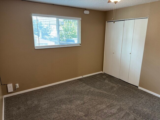 Building Photo - Magnussen Apartments