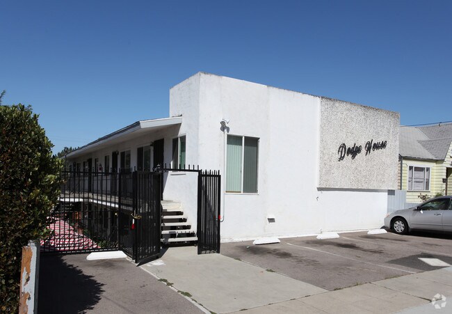 Building Photo - Dodge House