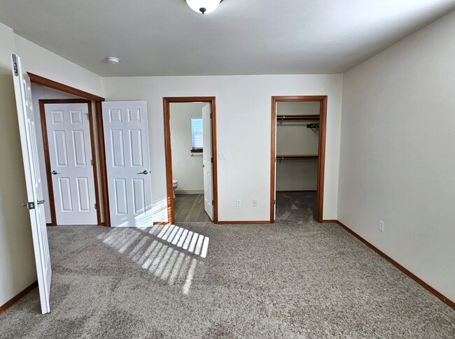 Building Photo - *360 TOUR AVAILABLE* Beautifully Remodeled...