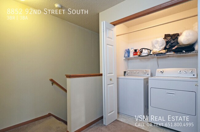 Building Photo - GORGEOUS 3 bedroom, 2.5 bathroom townhome ...