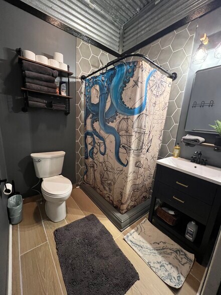 Building Photo - 1512 E 18th Ave