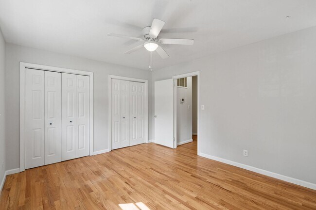 Building Photo - Spacious Single Family Home with Fenced Yard