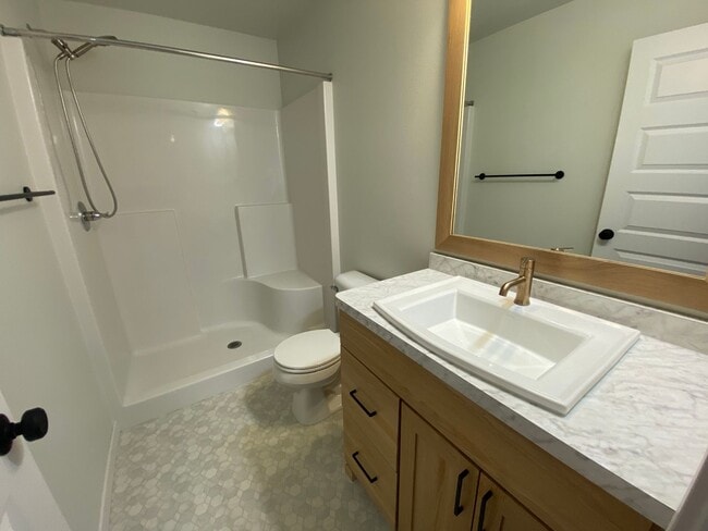 Building Photo - 3 bed, 2.5 bath South Fargo Home For Rent!