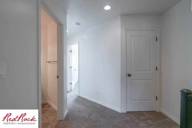 Building Photo - DOG-FRIENDLY 3 Bedroom Townhome with INTER...