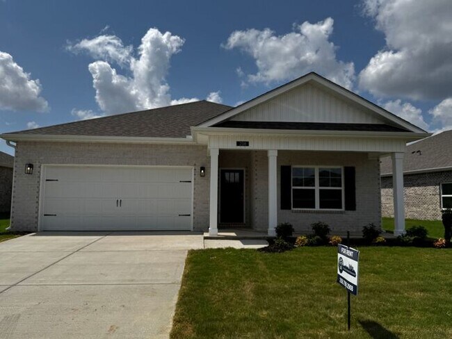 Building Photo - Fenced yard, great location