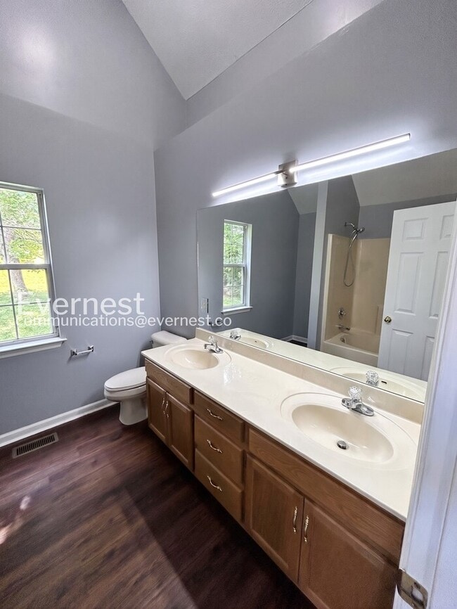 Building Photo - 3-Bed/2-Bath Home with Attached Garage/ Available Now!