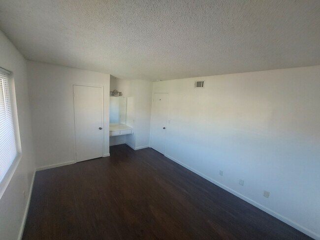 Building Photo - 20849 Plum Canyon Rd
