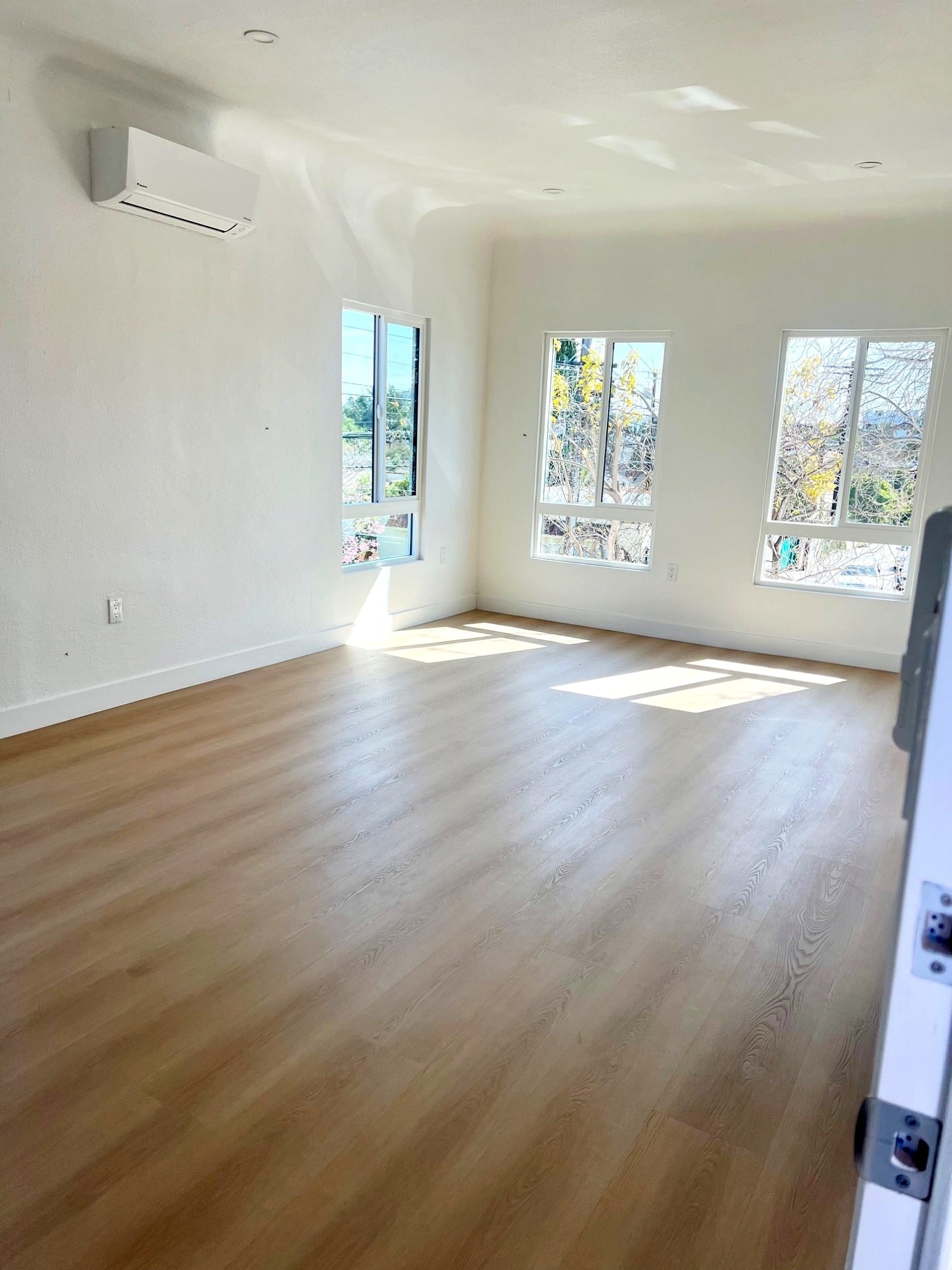 Building Photo - 8957 Hargis St