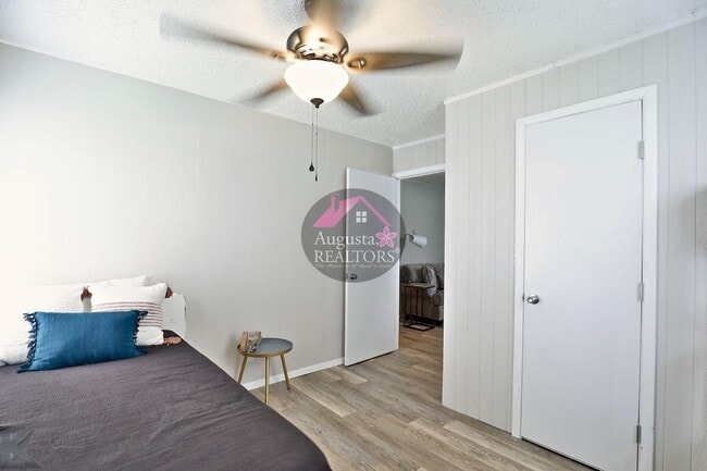 Building Photo - 3 Bedroom With Fresh Updates!