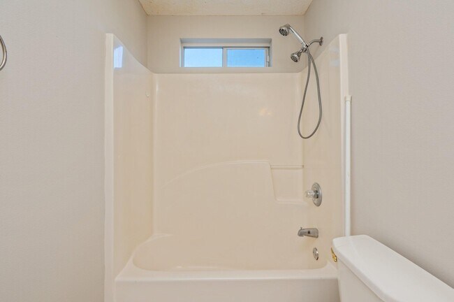 Building Photo - 546 Tikell Dr