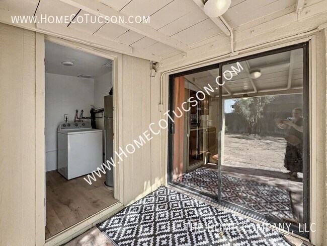 Building Photo - 4566 E Seneca St