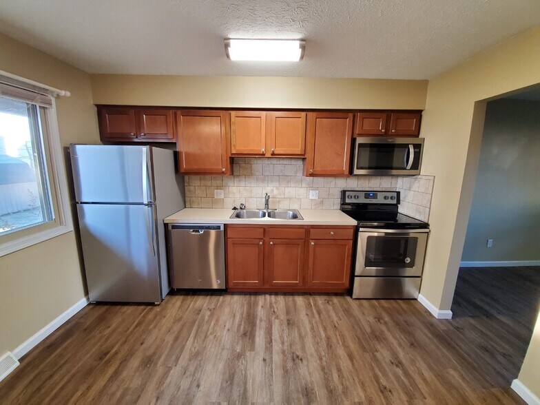 Building Photo - 2513 Zircon St NE