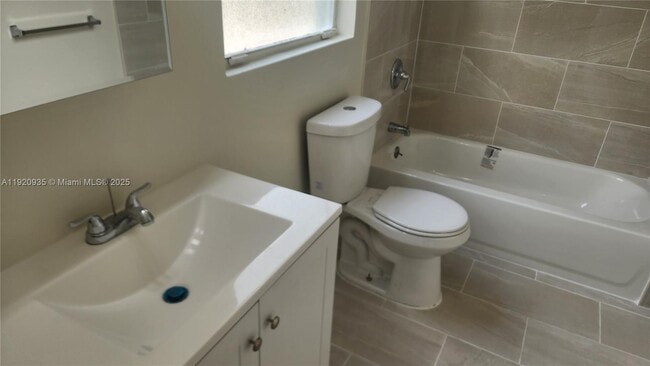 Building Photo - 829 SW 3rd St