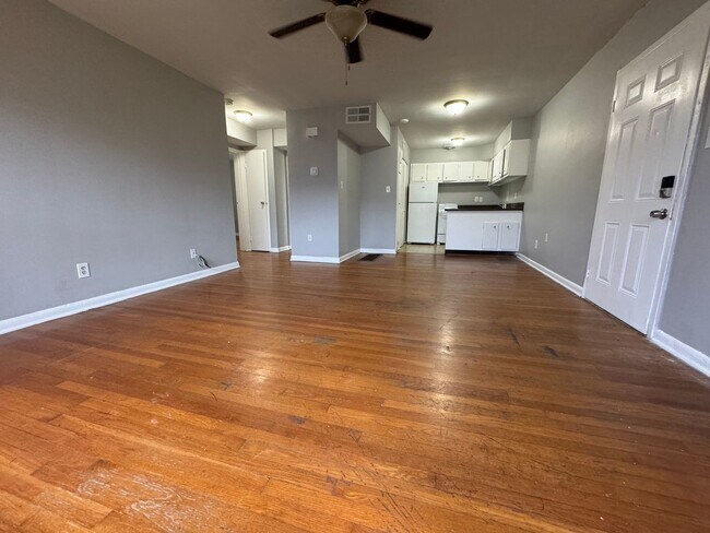 Building Photo - 1568 Alexandria Dr