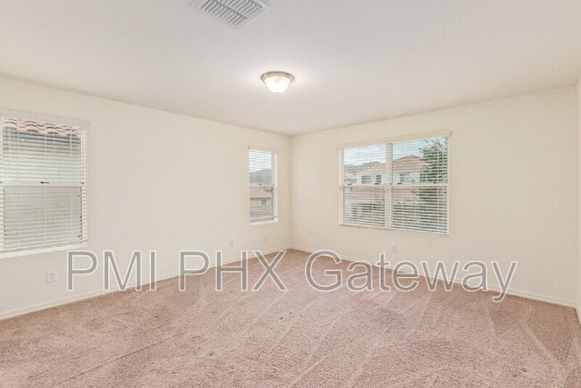 Building Photo - 735 E Constance Wy