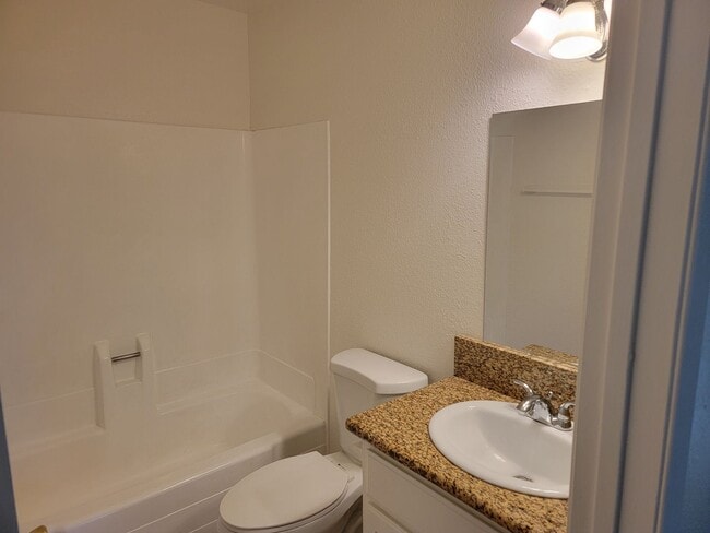 Building Photo - 3 Bedroom 1 3/4 Bath HOUSE with 2 car garage