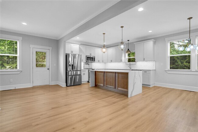 Building Photo - 108 Averill St