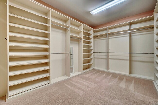 Building Photo - Ready NOW! 1st-Time Rental in John B. Dey ...