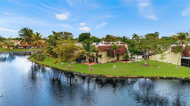 Building Photo - 8980 Palm Tree Ln