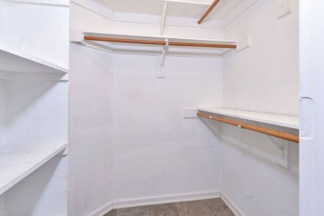 Building Photo - Updated Kiln Creek Home