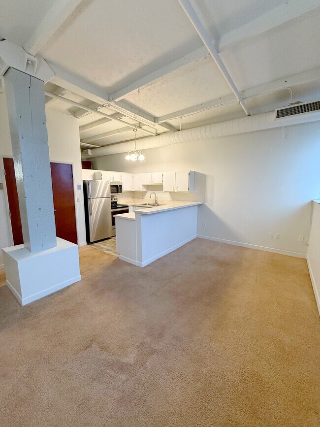 Building Photo - 1133 W 9th St