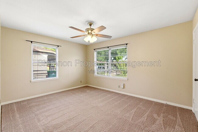 Building Photo - 8406 Highcrest Dr