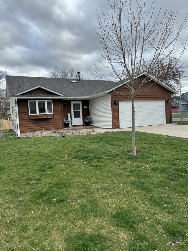 Building Photo - 6511 Upper 22nd St N