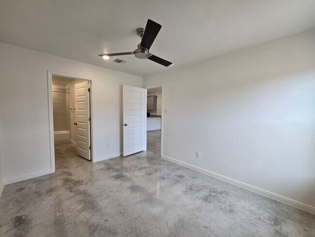 Building Photo - 807 Wax Myrtle Ct