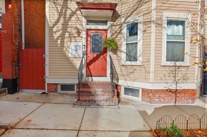 Building Photo - 472 E 3rd St