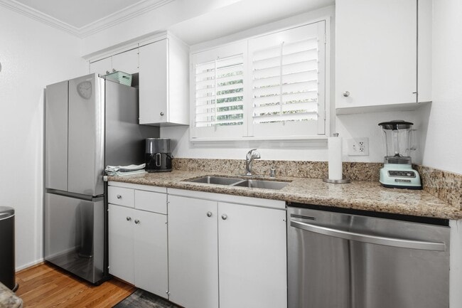Building Photo - 2BR/1BA Condo with Resort-Style Amenities & Low-Maintenance Living