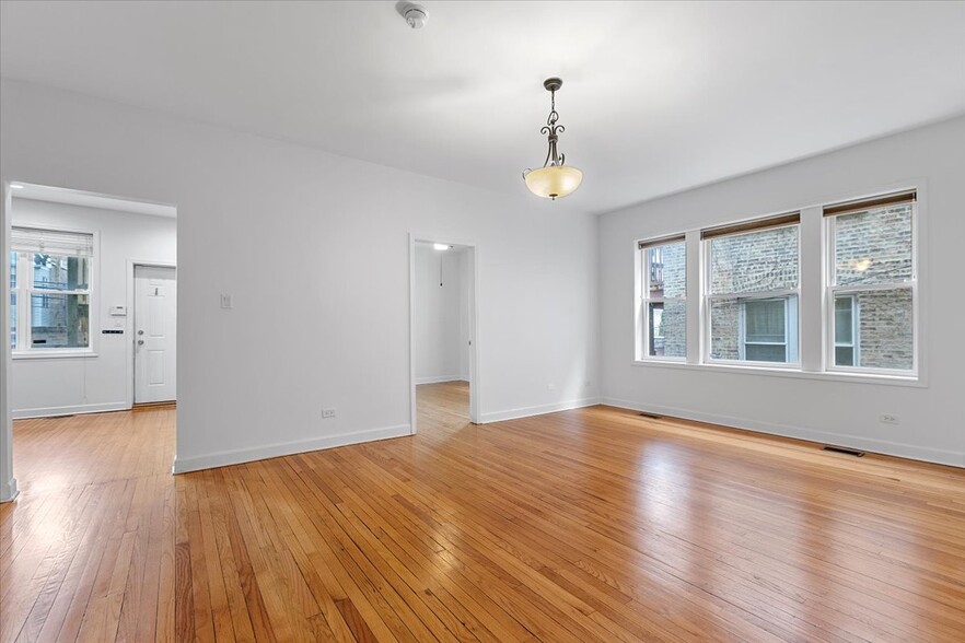 Building Photo - 6445 N Greenview Ave