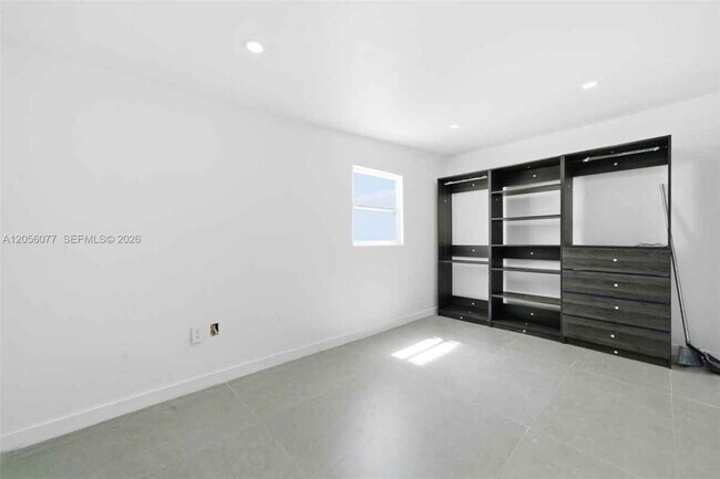 Building Photo - 2415 Garfield St