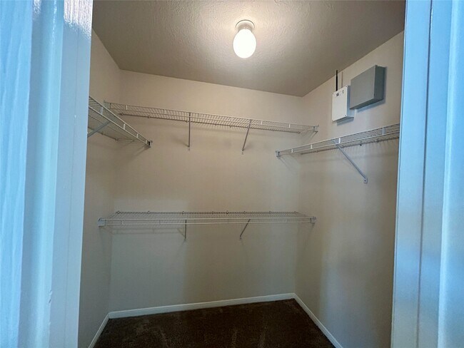 Building Photo - 19718 River Pointe Ln