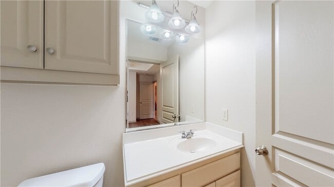 Building Photo - 115 Richards St