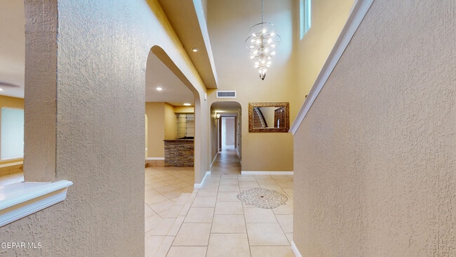 Building Photo - 801 Claravista Ln