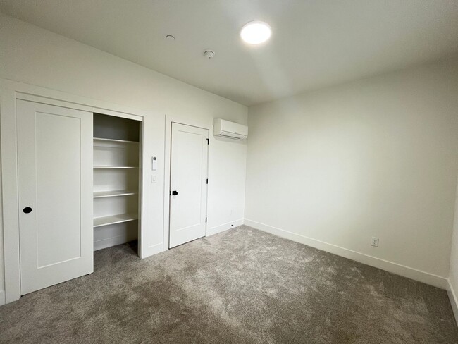 Building Photo - Modern 2-Bed, 1.5-Bath Condo with Custom K...