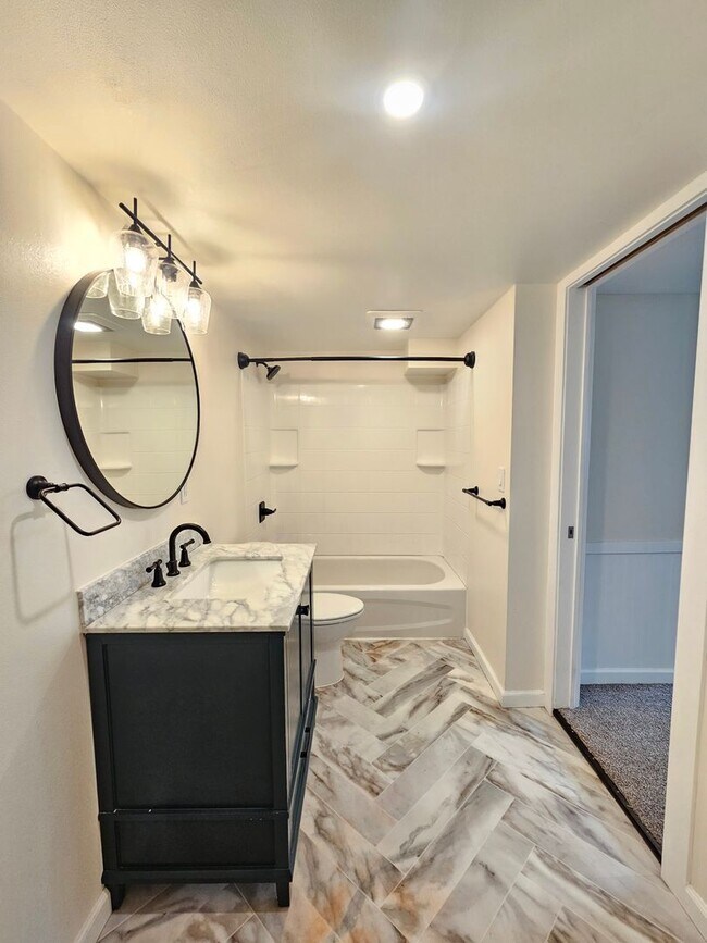 Building Photo - $2,300 - 4 Bed / 2 Bath Charming Home In P...
