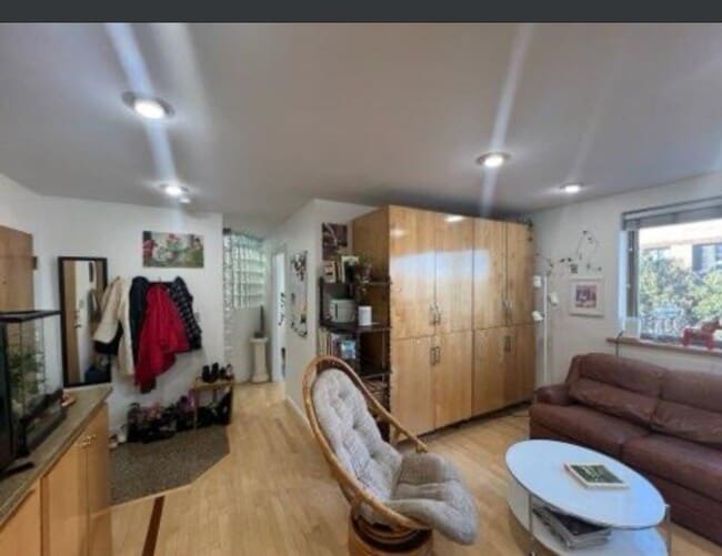 Building Photo - Beautiful Apartment on Lake Harriet