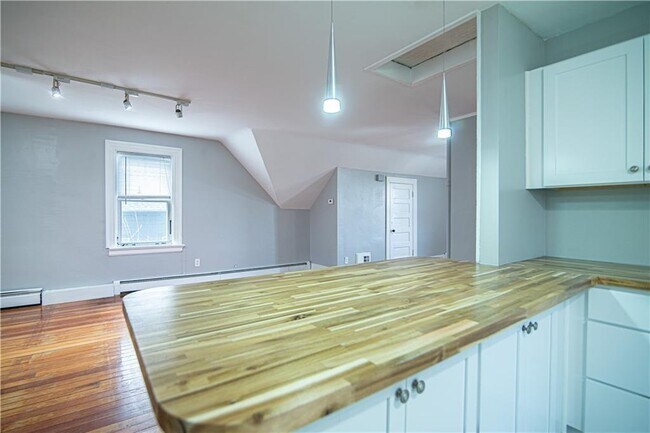 Building Photo - 80-80 Forest St