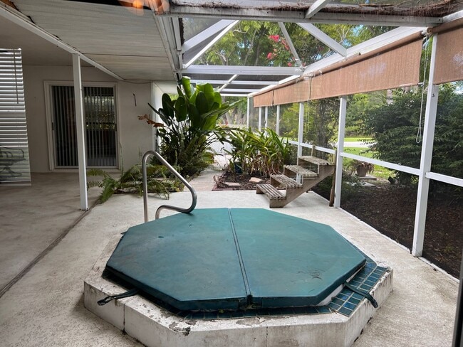 Building Photo - 3BD/2BA