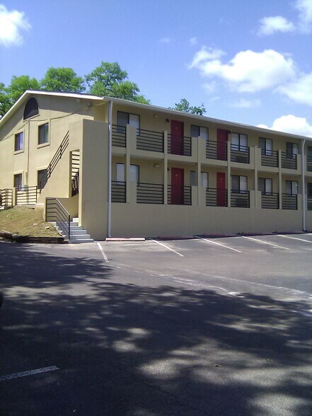Building Photo - 403 Hayden Rd
