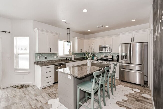 Building Photo - 245 Jefferson Dr